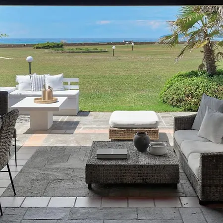 Soleado Beachfront Βίλα